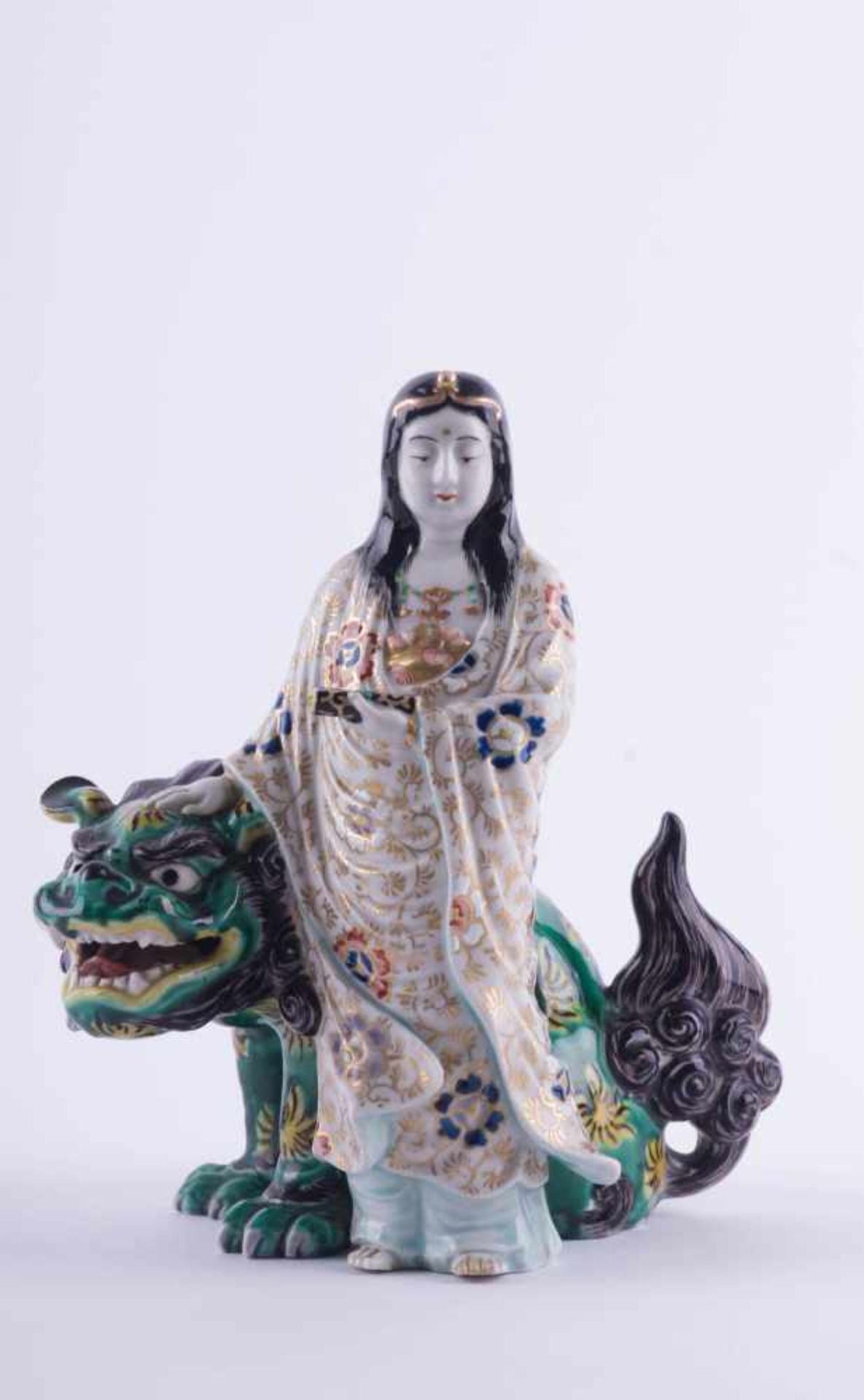 Kutanifigur Japan Meiji Periode farbig - und goldstaffiert, feine ausdrucksstarke Figur um 1900,