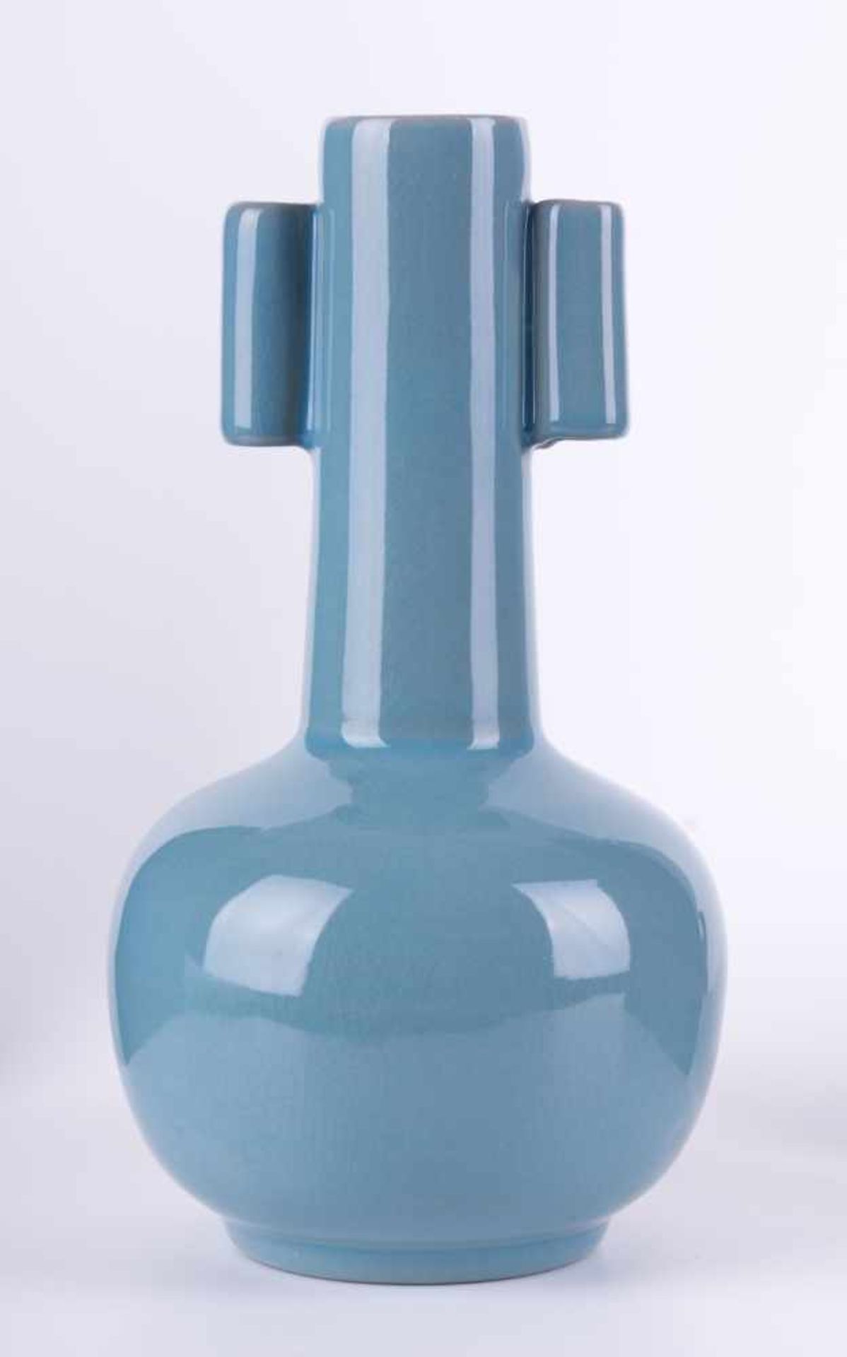 Vase China im Song Stil blau glasiert, unterm Stand signiert, H: 21 cm, Vase China insong style blue