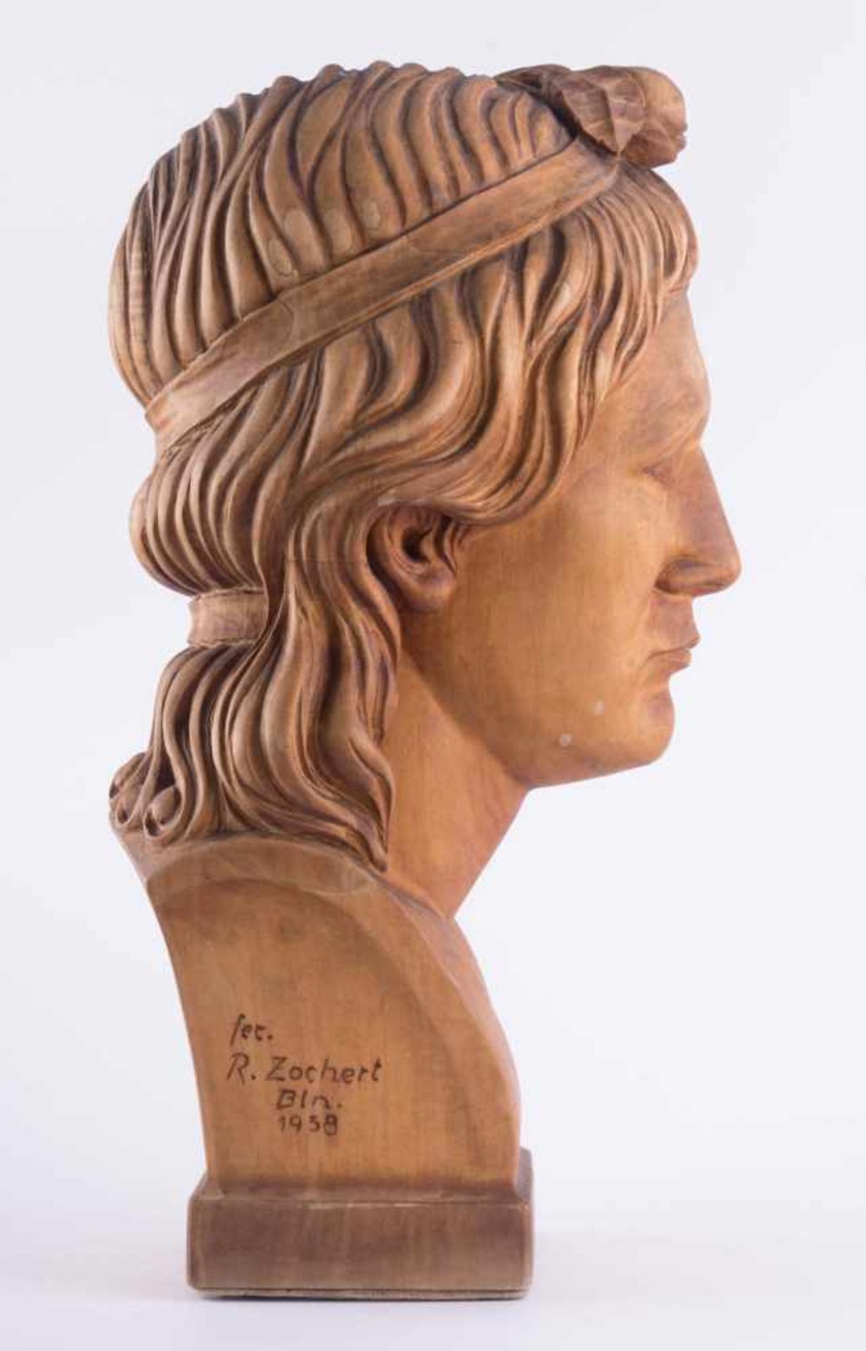 R. Zochert 20. Jhd. "Flora" Skulptur-Volumen, Holz, H: 41 cm, vorne bezeichnet, seitlich signiert - Image 2 of 3