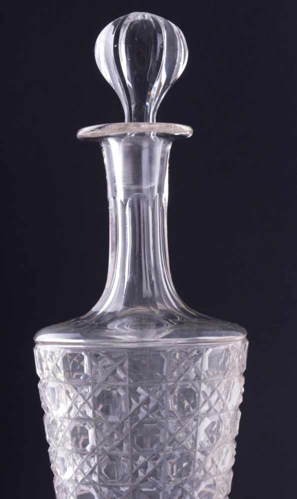 Kristallkaraffe um 1900 mit Sternenschliff, H: 23,5 cm Glass carafe about 1900 with star cut, - Image 2 of 2