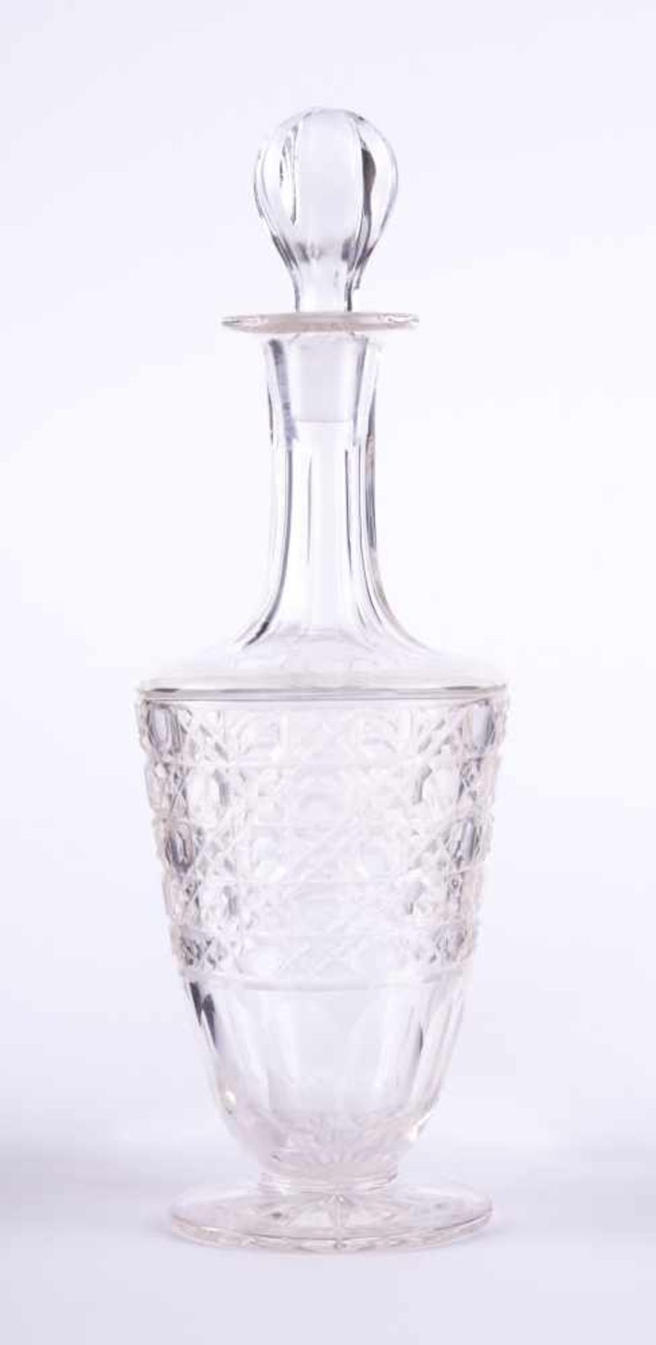 Kristallkaraffe um 1900 mit Sternenschliff, H: 23,5 cm Glass carafe about 1900 with star cut,