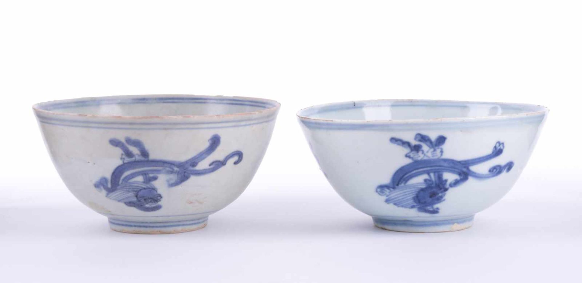 2 Kummen China Mingperiode mit blau-weiß Malerei, H: je 6,3 cm, Ø je 12,5 cm 2 bowls, China Ming