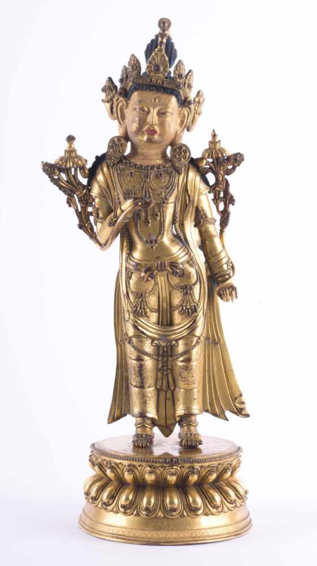 Bronze der Stehenden Tara 19. Jhd. Bronze, feuervergoldet und teils farbig staffiert, unterm Stand