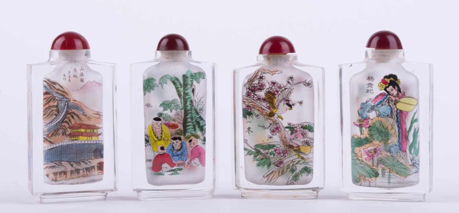 4 Snuffbottles China farbig staffiert, in Original Etui, H: je 75 mm, Four snuffbottles China very - Bild 2 aus 3