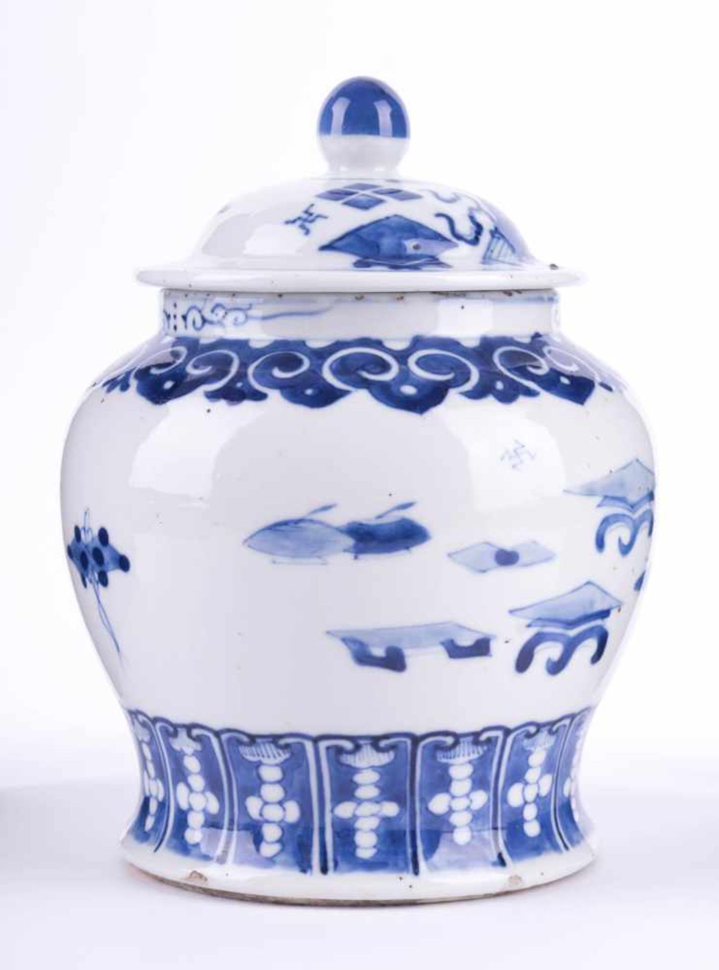 Deckelgefäß China 19. Jhd. mit blau-weiß Malerei, H: ca. 20 cm, Ø 14 cm Lidded vessel, China 19th - Bild 3 aus 3