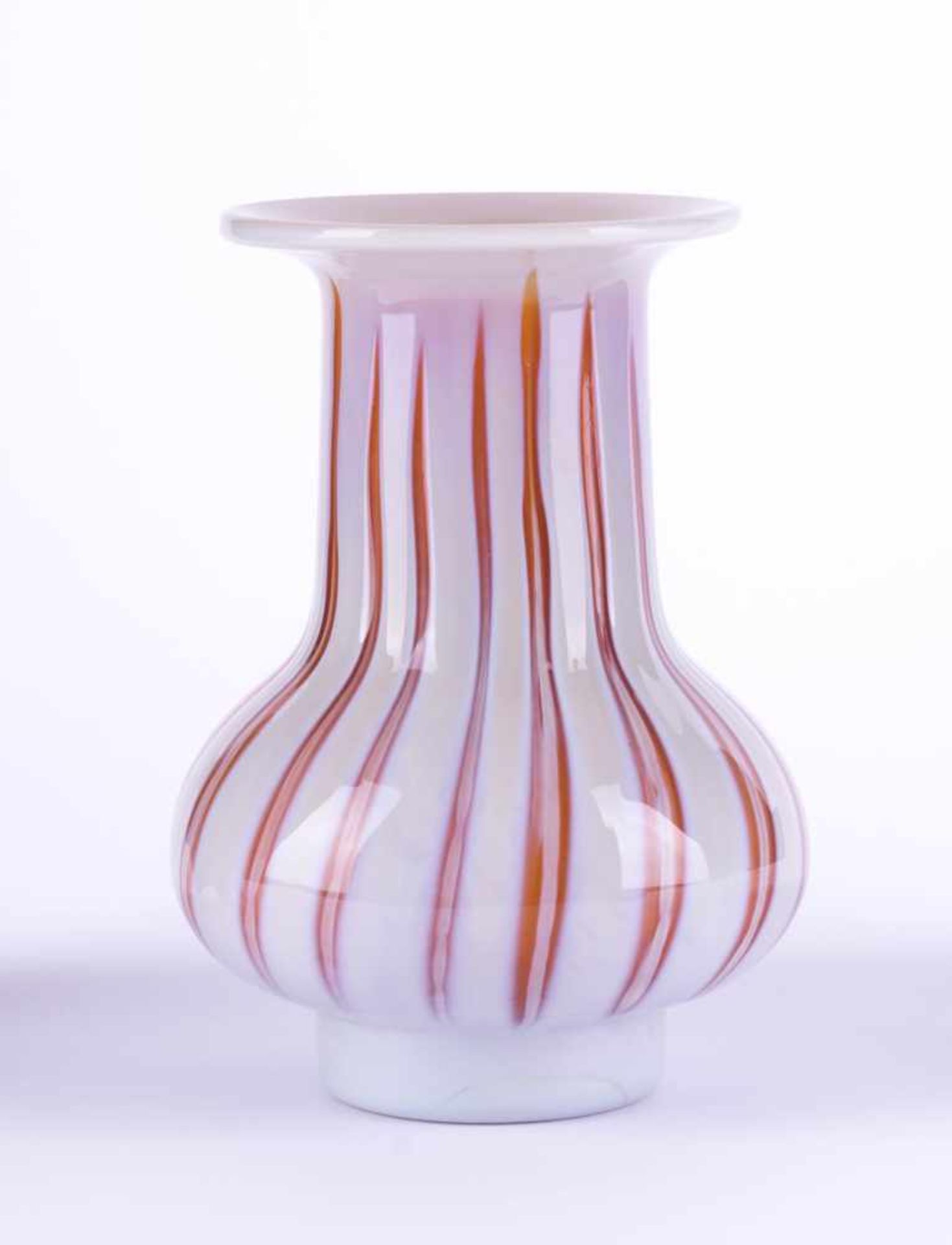 Vase Murano mit farbigen Einschmelzungen, H: 18 cm, Vase Murano with colored melts, height: 18 cm