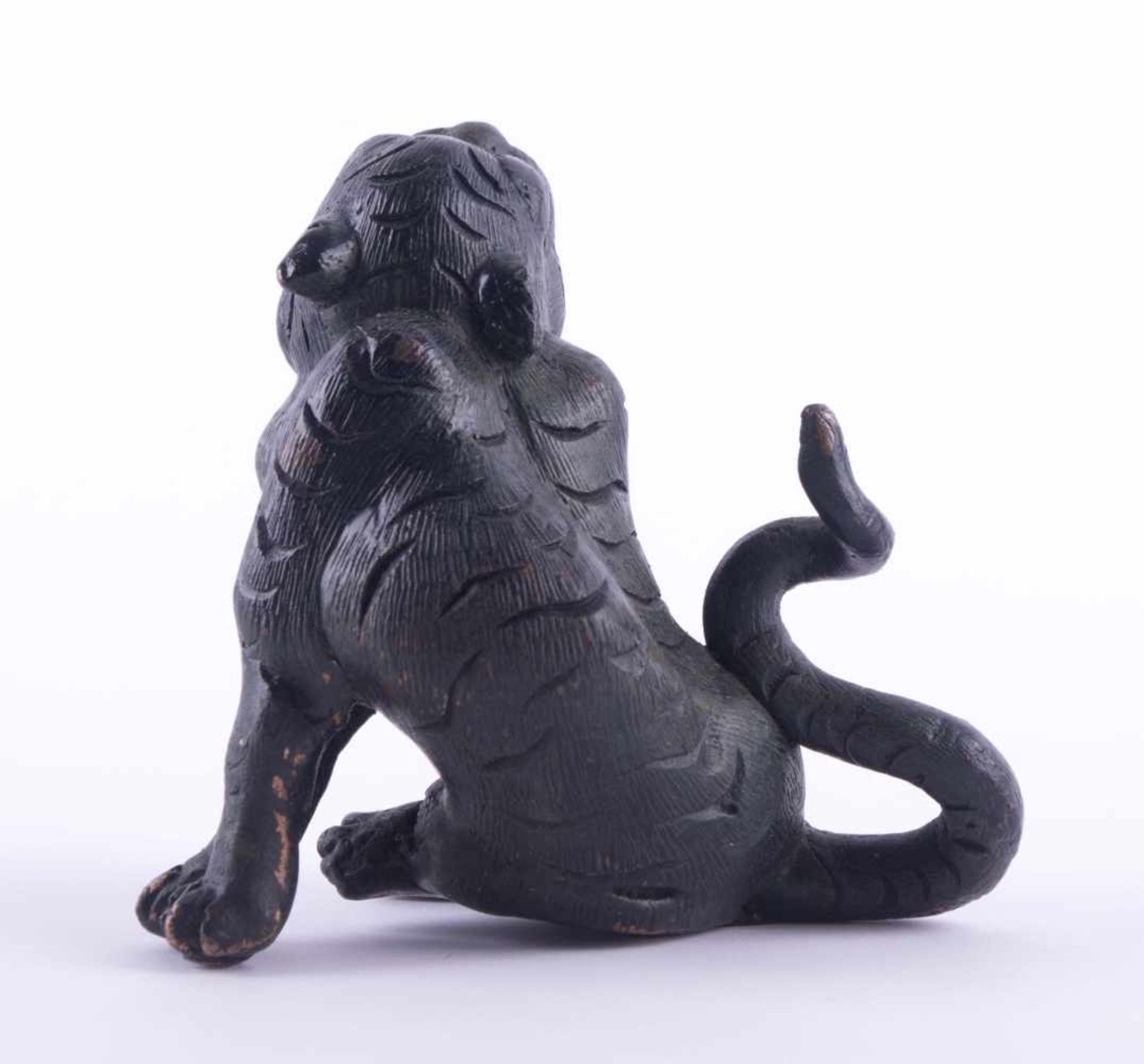 Bronzefigur Japan 19. Jhd. sitzender Tiger, H: 8,5 cm, Bronze Figure, Japan 19th century sitting - Bild 2 aus 3