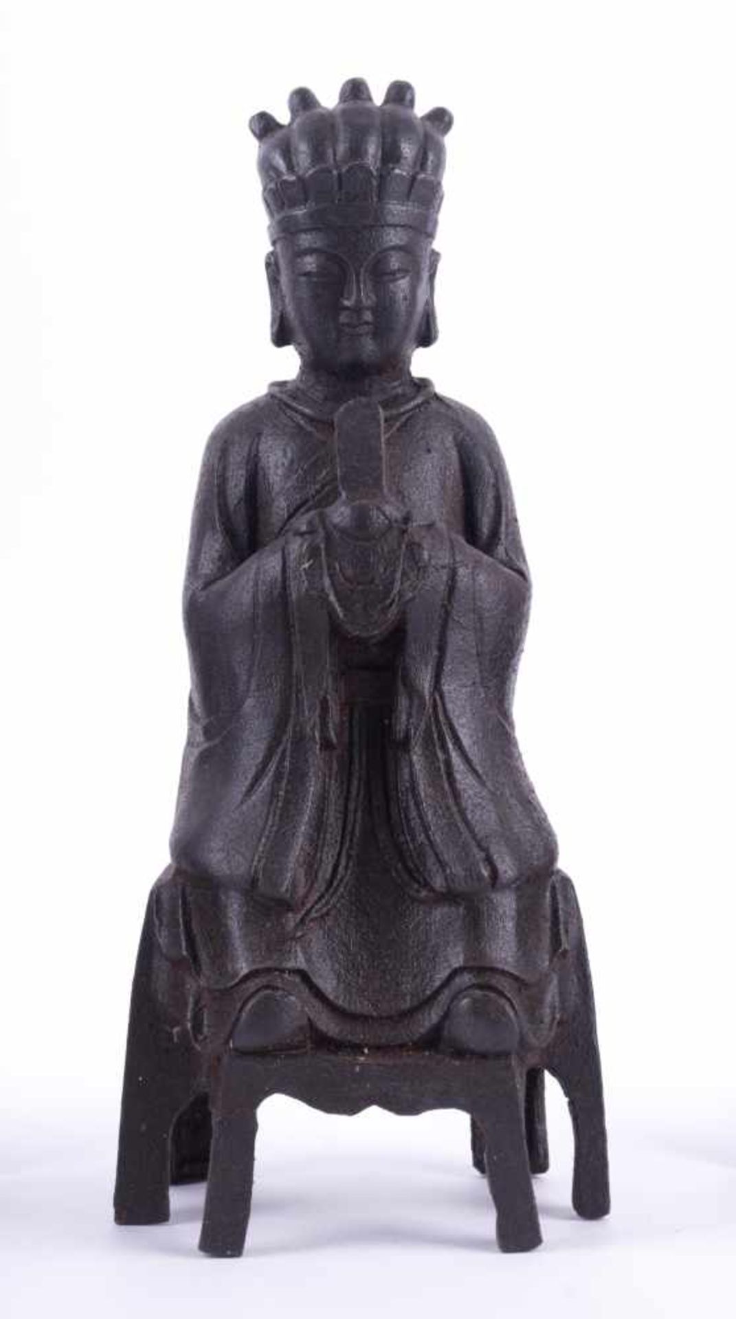 Buddha im Mingstil 19. Jhd. Eisen, H: 32,5 cm Buddha Ming style, 19th century iron, height: 32,5 cm