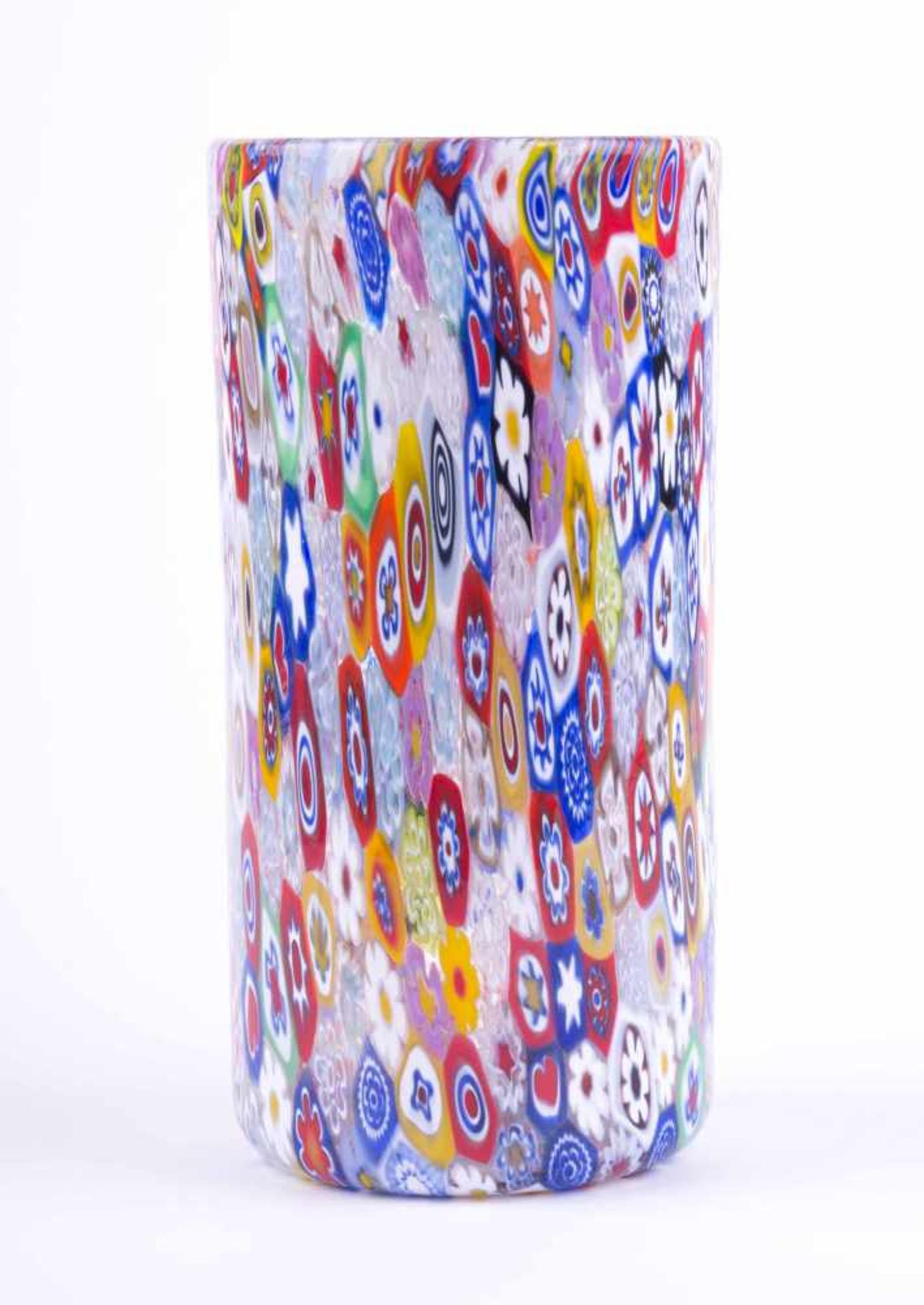 Murano Vase Millefiori mit farbigen Glaseinschmelzungen, H: 15 cm, Murano vase Millefiori with