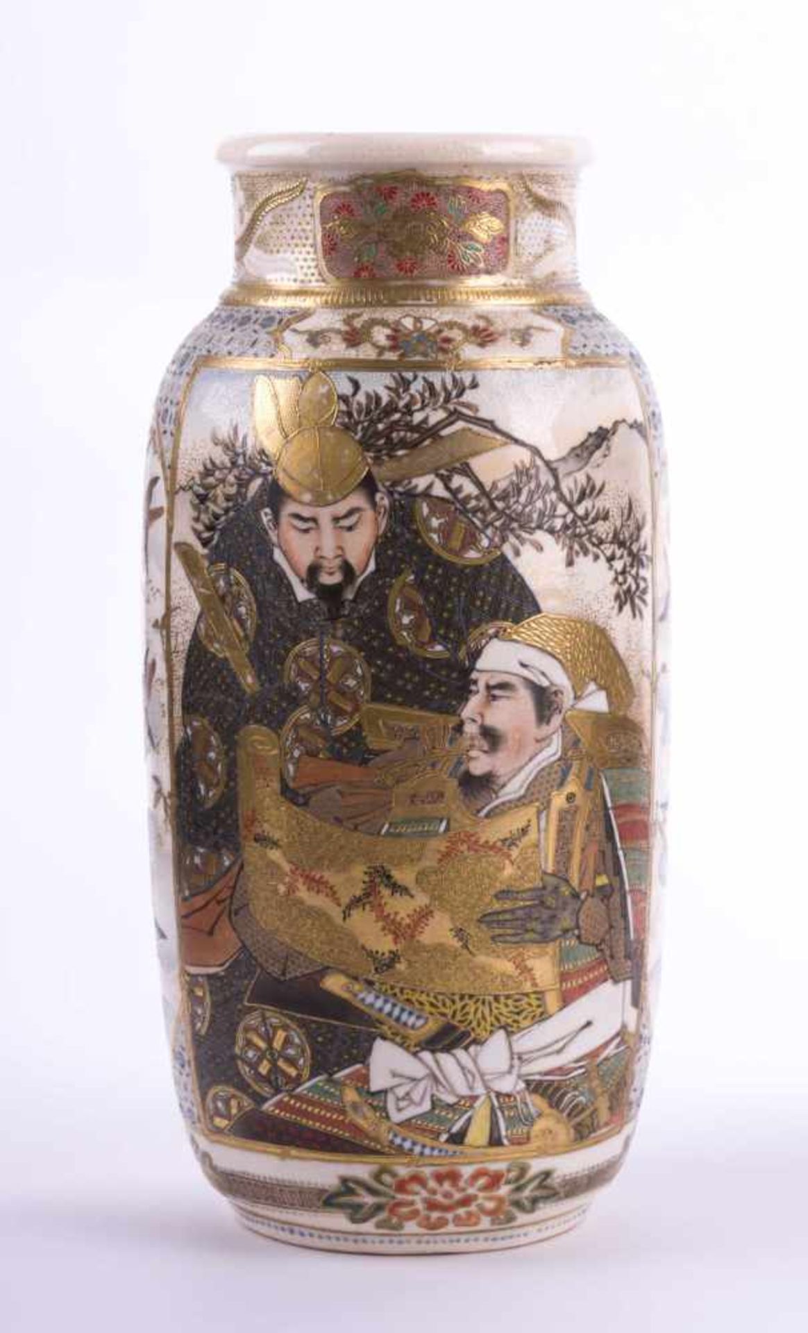 Satsuma Vase, Japan 2. Hälfte 19. Jhd. äußerst feine Bemalung, gold- und farbstaffiert,