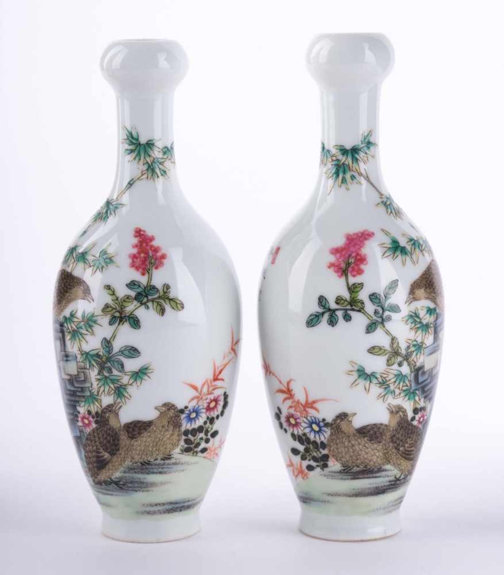 Paar Vasen China Republikzeit farbig staffiert und mit Schriftzeichen, unterm Stand blaue - Bild 2 aus 6