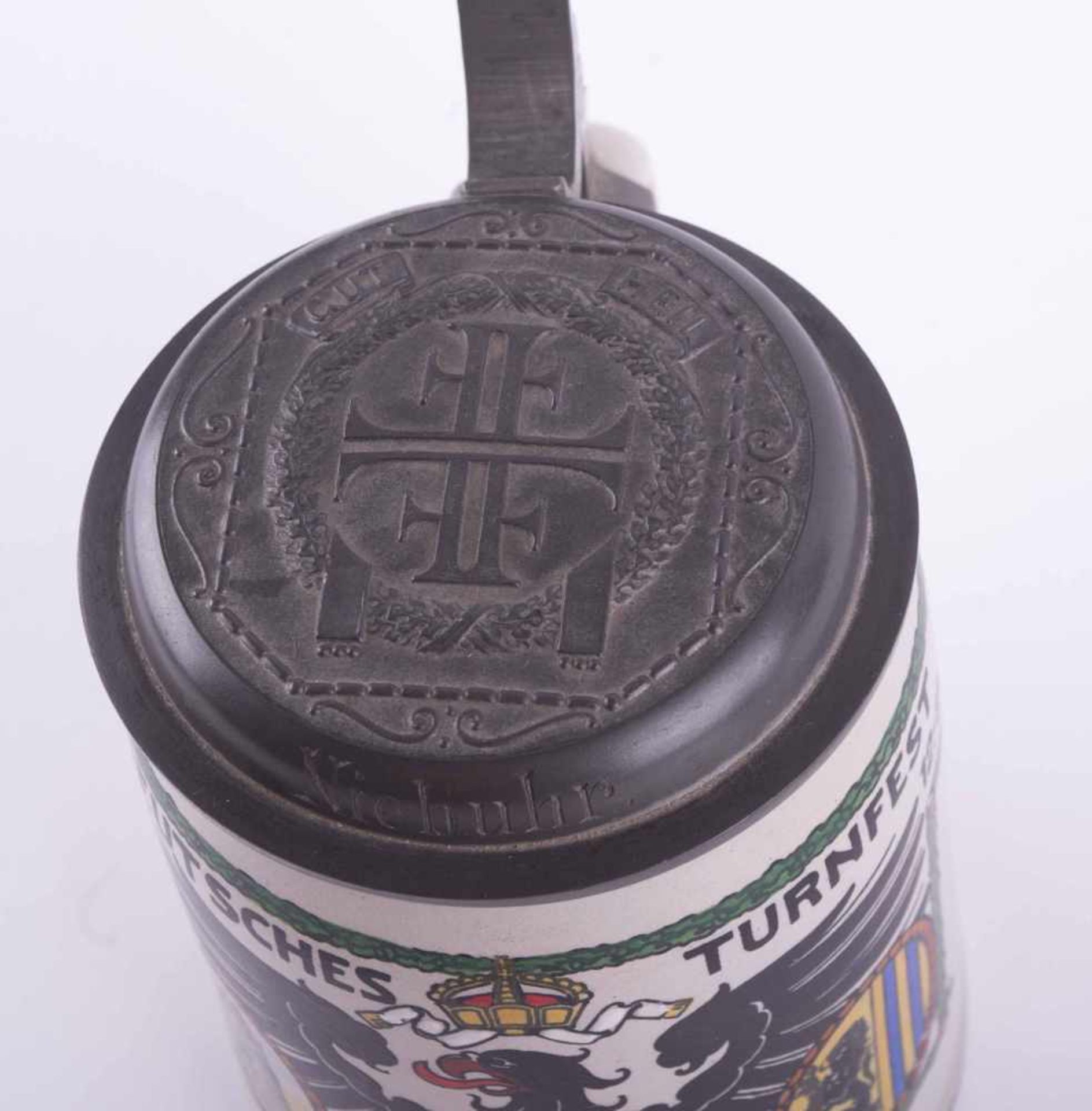 Bierkrug um 1913 mit Zinndeckel, auf dem Deckel eisernes Kreuz, H: 15,5 cm Beer mug about 1913 tin - Bild 2 aus 3