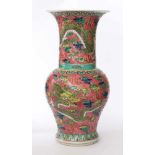 Vase China 19./20. Jhd. farbig staffiert, unterm Stand Unterglasurblaue 6 Zeichen Marke, H: 40,7