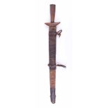 Schwert um 1900 in Holzscheide, diese mit Leder bezogen, Klingenlänge 41,7 cm, Klinge kaniliert,