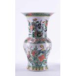 Vase China 19./20. Jhd. farbig staffiert mit Phönixdekor, unterm Stand rote Siegelmarke, H: 32,5 cm,