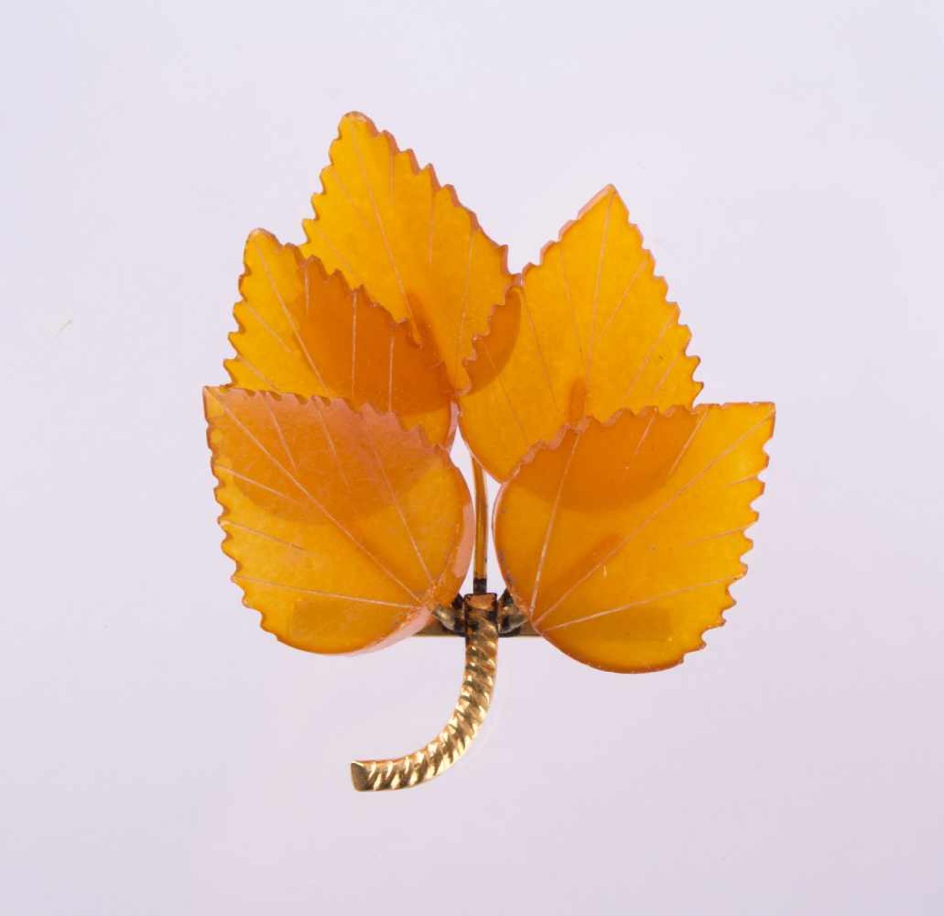 Bernstein-Brosche ca. 48 mm x 42 mm amber brooch dimensions approx. 48 mm x 42 mm