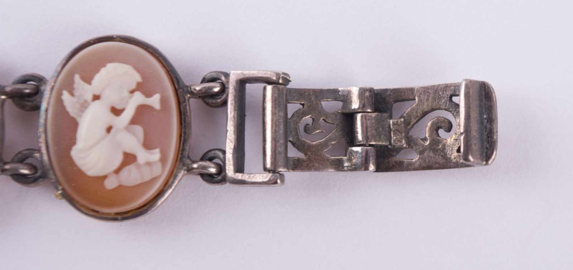 Gemmen- Armband um 1900/20 Silber 925/000, beschnitzt mit kleinen Puttis, L: 21,5 cm, B: 1,8 cm - Bild 4 aus 4