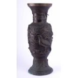 Bodenvase China 19./20. Jhd. Bronze, umlaufend reliefierter floraler, Schildkröten- und