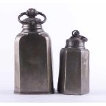 2 Zinn-Schraubflaschen 18. Jhd. eine Flasche datiert 1756, H: 21 cm und 16 cm, 2 tin bottles, 18th