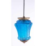 Deckenlampe um 1880/90 Messing, blaues verziertes Glas, L: ca. 68 cm, Ø 22 cm Ceiling lamp around