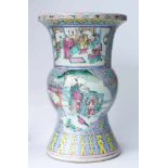 Famille Rose Vase China 19. Jhd. farbig staffiert, H: 34,8 cm Famille Rose Vase China 19th century