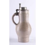 Barock Steinzeugkrug mit Zinndeckel, am Stand mit kl. Chip, H: 35,5 cm Baroque stoneware jug with