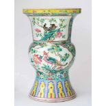Famille Rose Vase China 19. Jhd. farbig staffiert, H: ca. 34,8 cm Famille Rose Vase China 19th