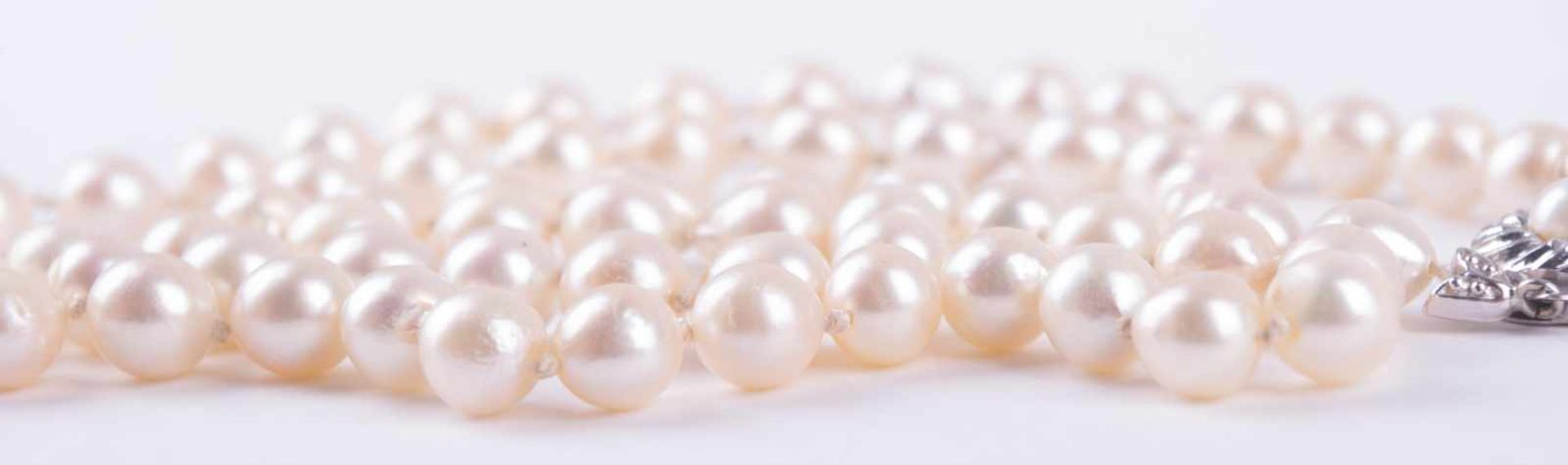 Perlenkette um 1930 Verschluss WG 333/000 mit Perle besetzt, L: 60 cm, Pearl necklace about 1930 - Bild 2 aus 4