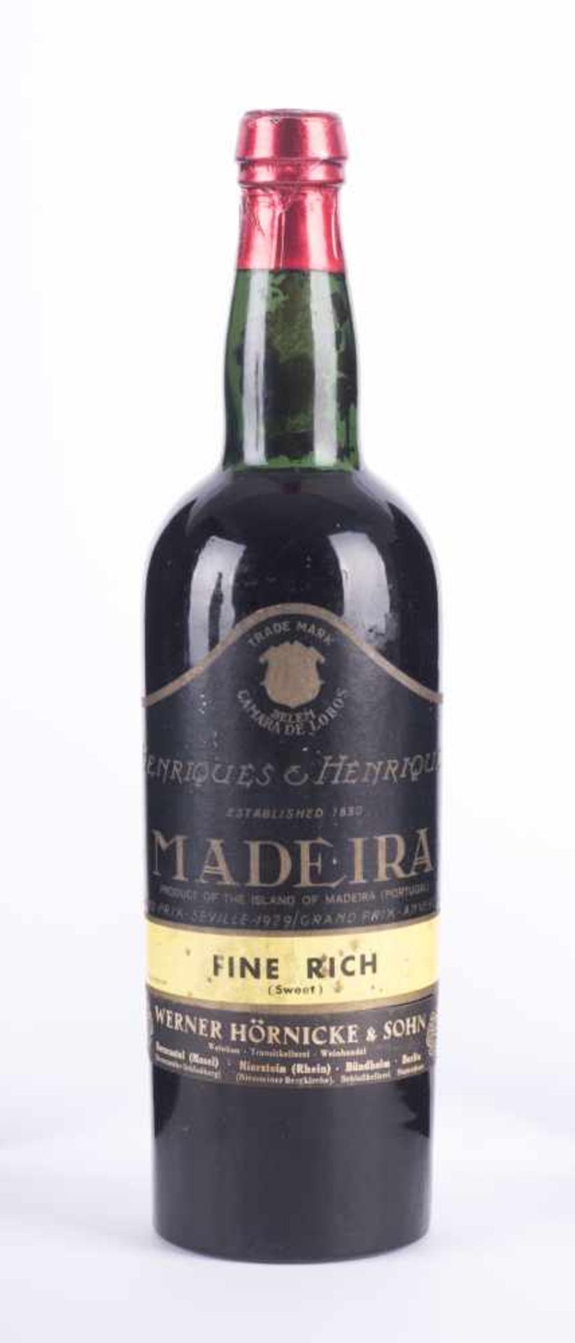 Madeira Wein um 1960 Füllstand normal, Etikett etwas fleckig, 0,7 l Madeira wine around 1960 Fill