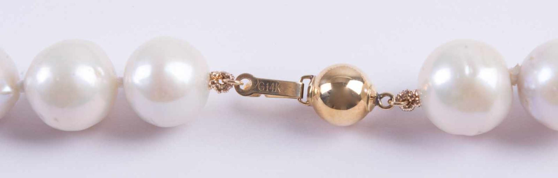Südsee Zuchtperlen- Collier im Verlauf einzeln geknotet, Ø der Perlen 11 mm - 12 mm, L: 45 cm, mit - Bild 3 aus 4