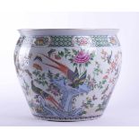 großer Fishbowl China 19. Jhd. bemalt mit floralem, Pfauen- und Schmetterlingsdekor, unterm Stand