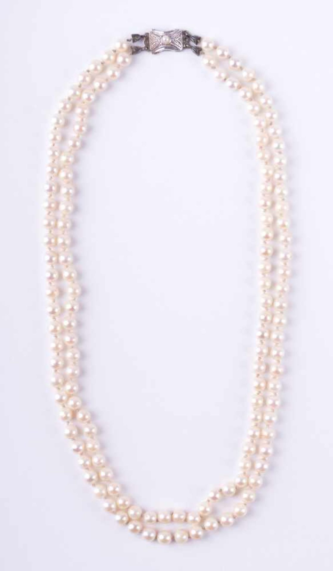 Perlenkette um 1930 Verschluss WG/GG 333/000 mit kleiner Perle besetzt, L: 47 cm Pearl necklace