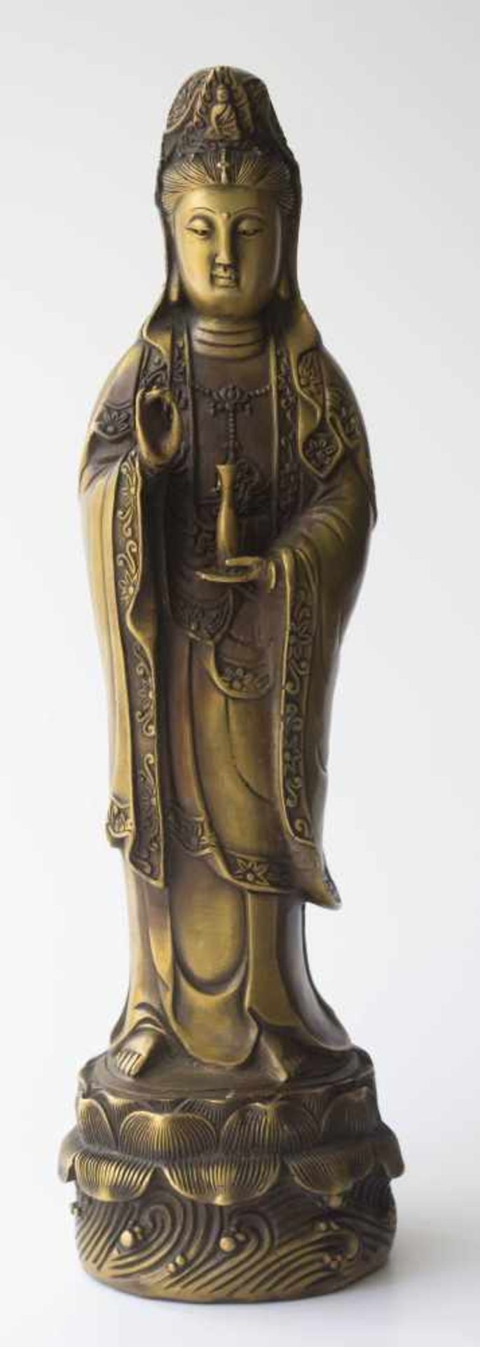 Boddhisatva Guanyin ChinaBronze, unterm Stand 4 Zeichen Marke, H: 34 cmBoddhisatva Guanyin,