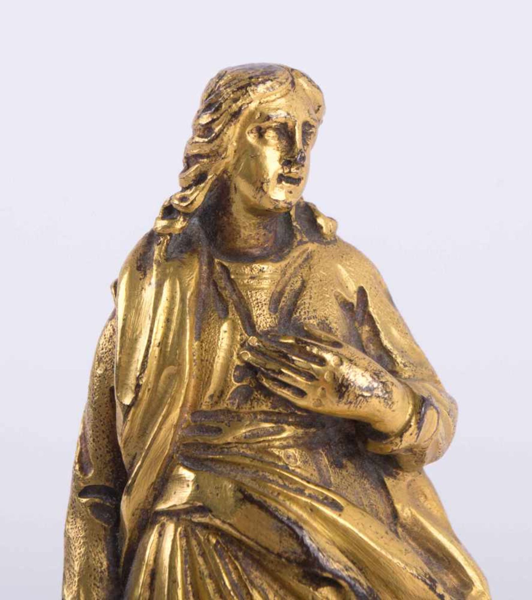 Venezianische Bronze 18. Jhd.Bronze feuervergoldet, Johannes der Täufer, auf Marmorsockel stehend, - Image 4 of 5