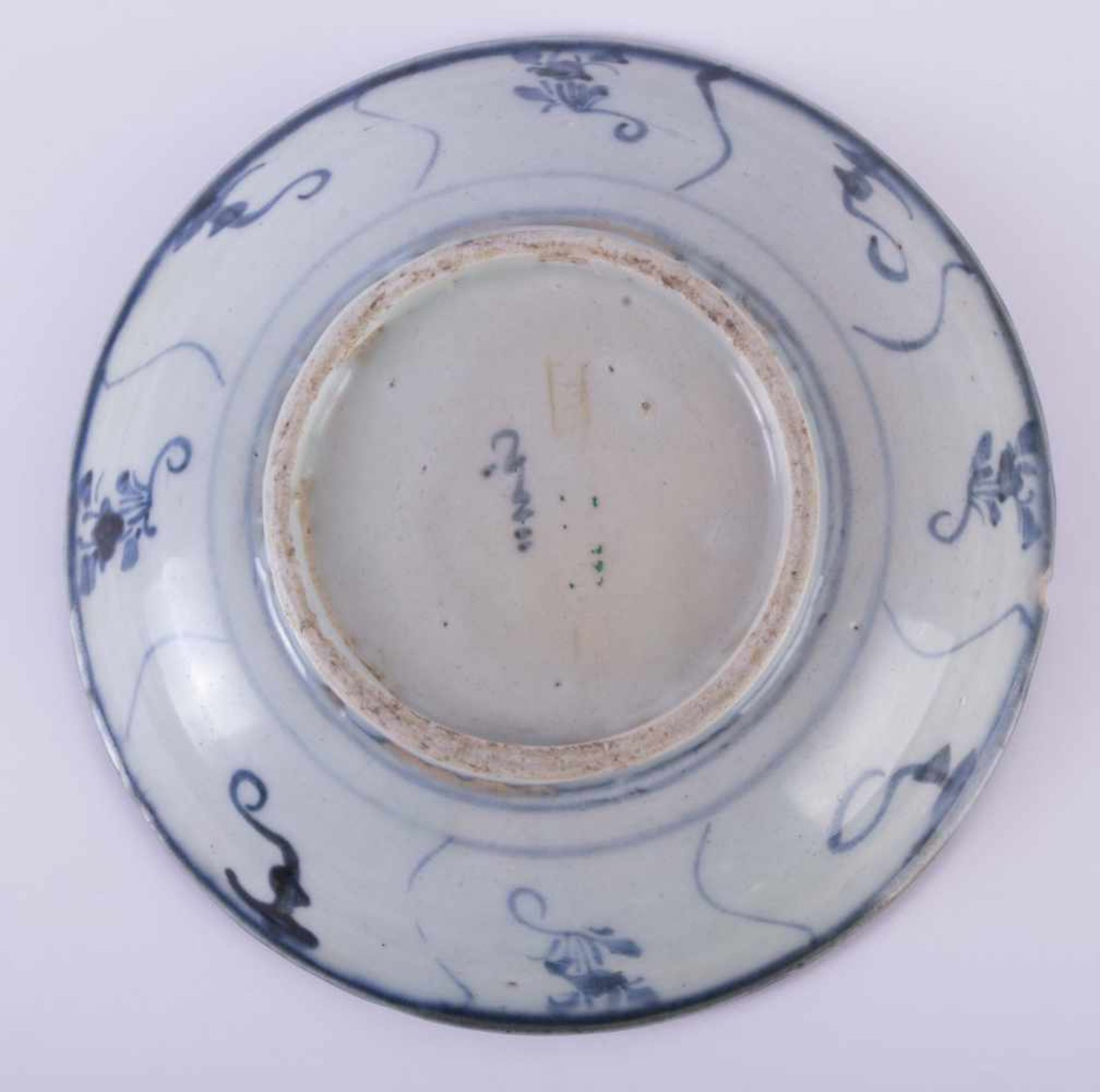 Teller China 18. Jhd.blau staffiert, unterm Stand gemarkt, Ø18 cmPlate China 18th centurypainted - Image 4 of 4