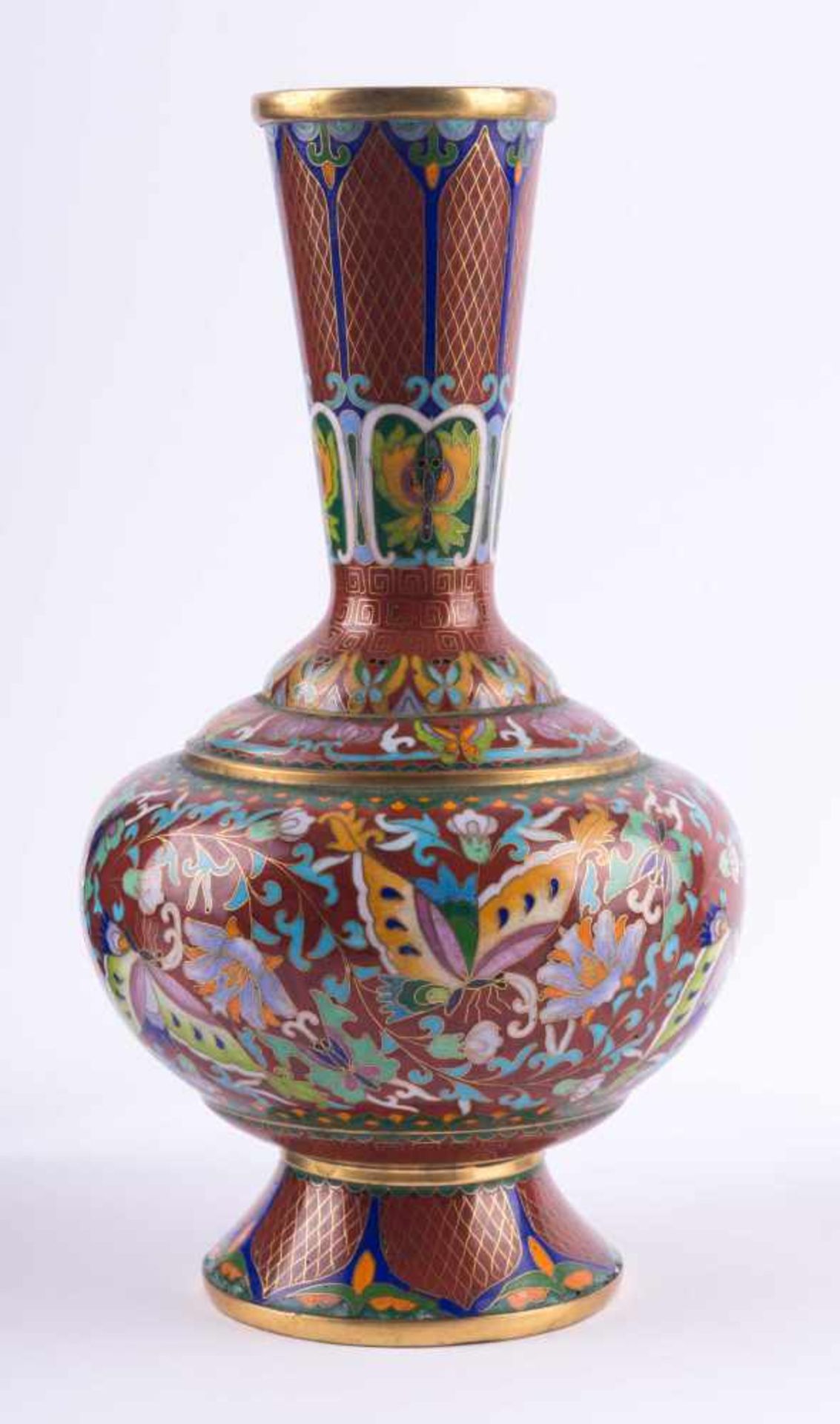 Cloisonnevase China 19./20. Jhd.an der Wandung 1 kl. Stelle minimal bestoßen, H: 26,5 cmCloisonne