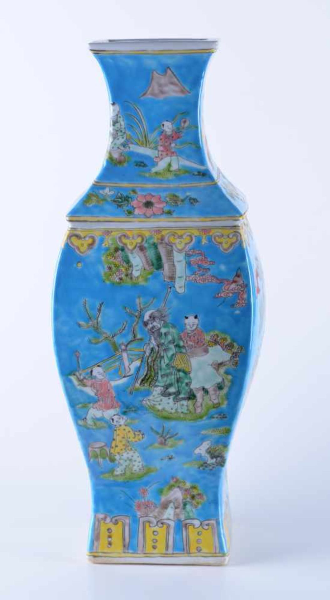 Vase China 19./20. Jhd.farbig staffiert, unterm Stand Unterglasurblaue 6 Zeichen-Marke, H: 48 cmVase - Image 2 of 4