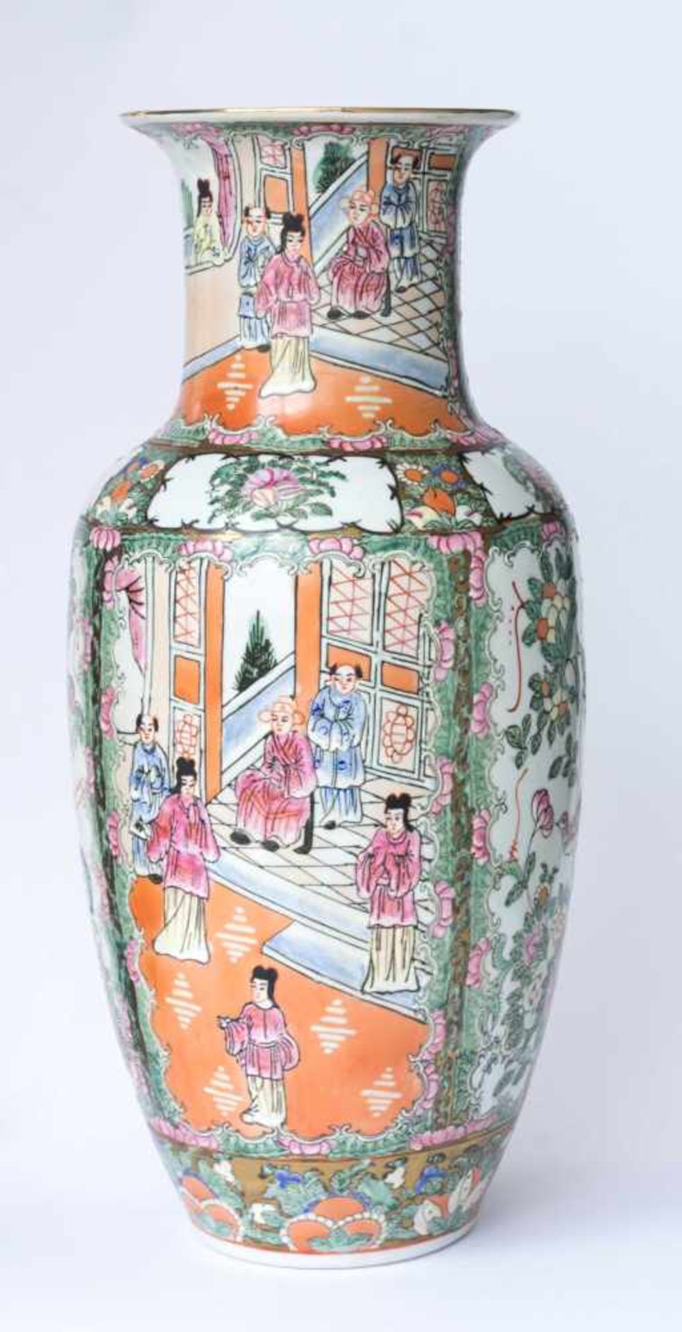 Vase China 20. Jhd.farbig und goldstaffiert, unterm Stand rote Siegelmarke, H: 40,5 cmVase China