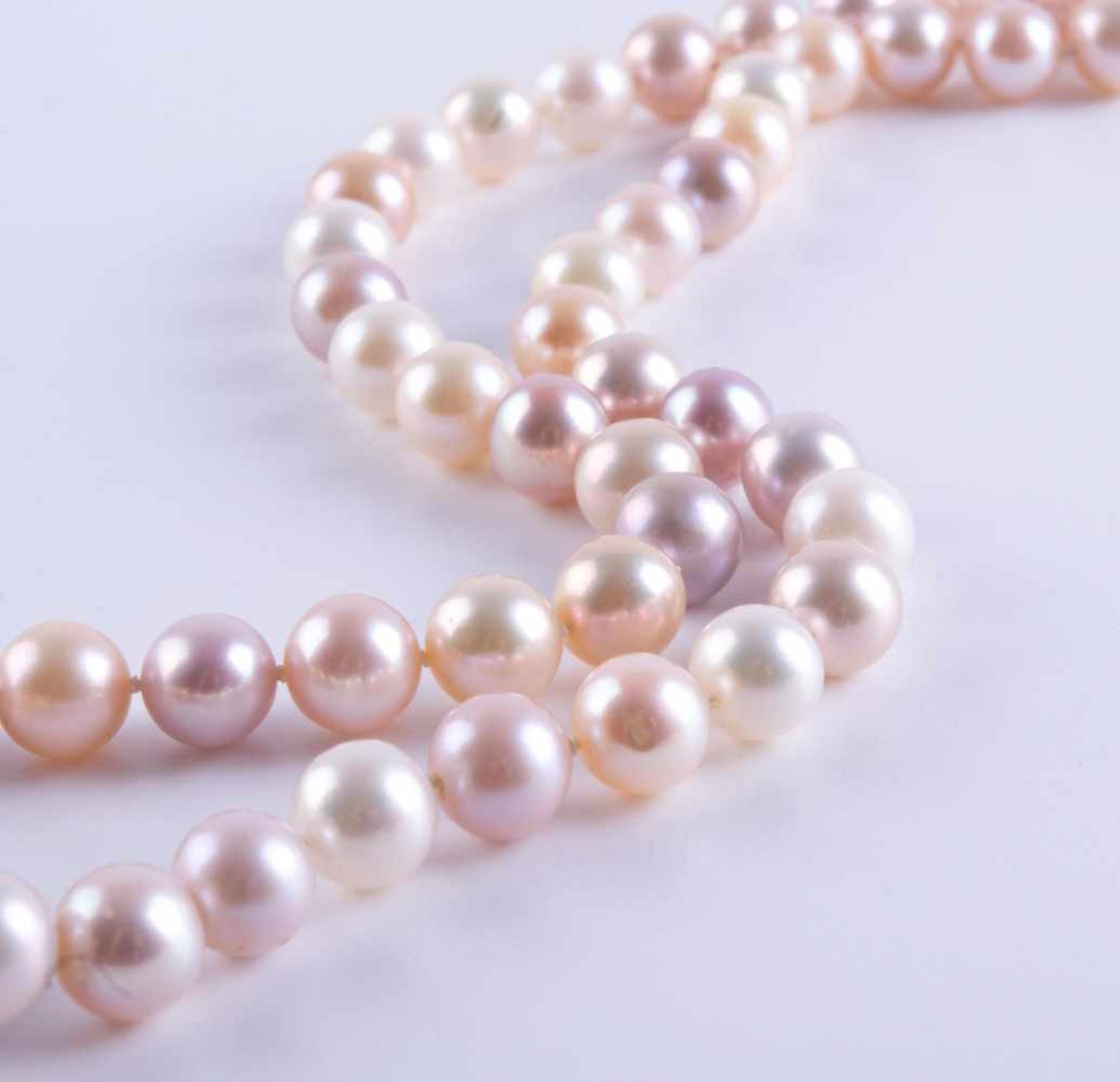 Designer Perlenkette mit AnhängerSüßwasser-Zuchtperlen, Ø ca. 7-8 mm, mit schwerem Goldanhänger in - Bild 5 aus 6