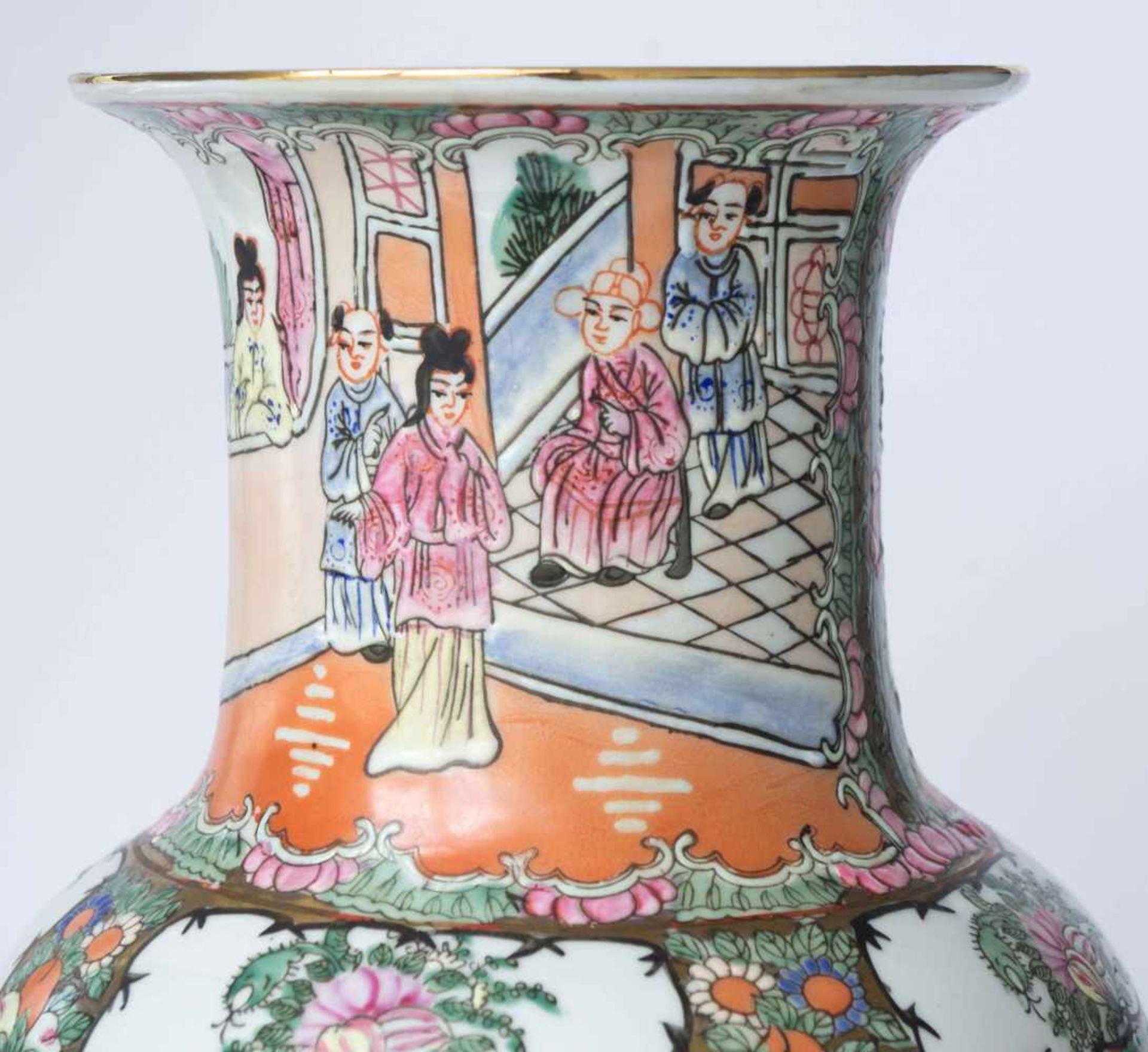 Vase China 20. Jhd.farbig und goldstaffiert, unterm Stand rote Siegelmarke, H: 40,5 cmVase China - Image 3 of 5