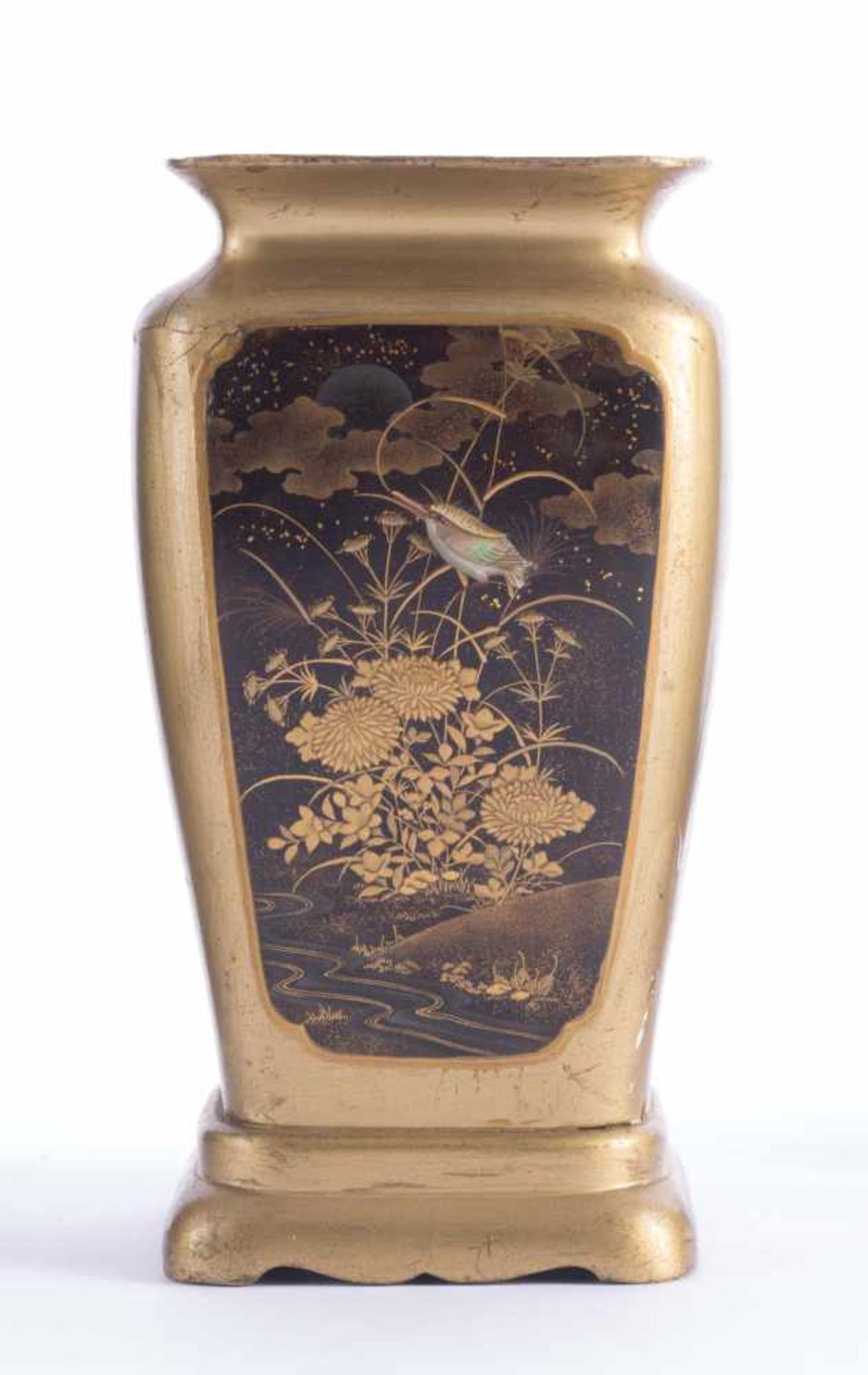 Lackvase Japan Meiji PeriodeHiramaki-e, äußerst fein mit reliefiertem Dekor, teils mit Bein- und