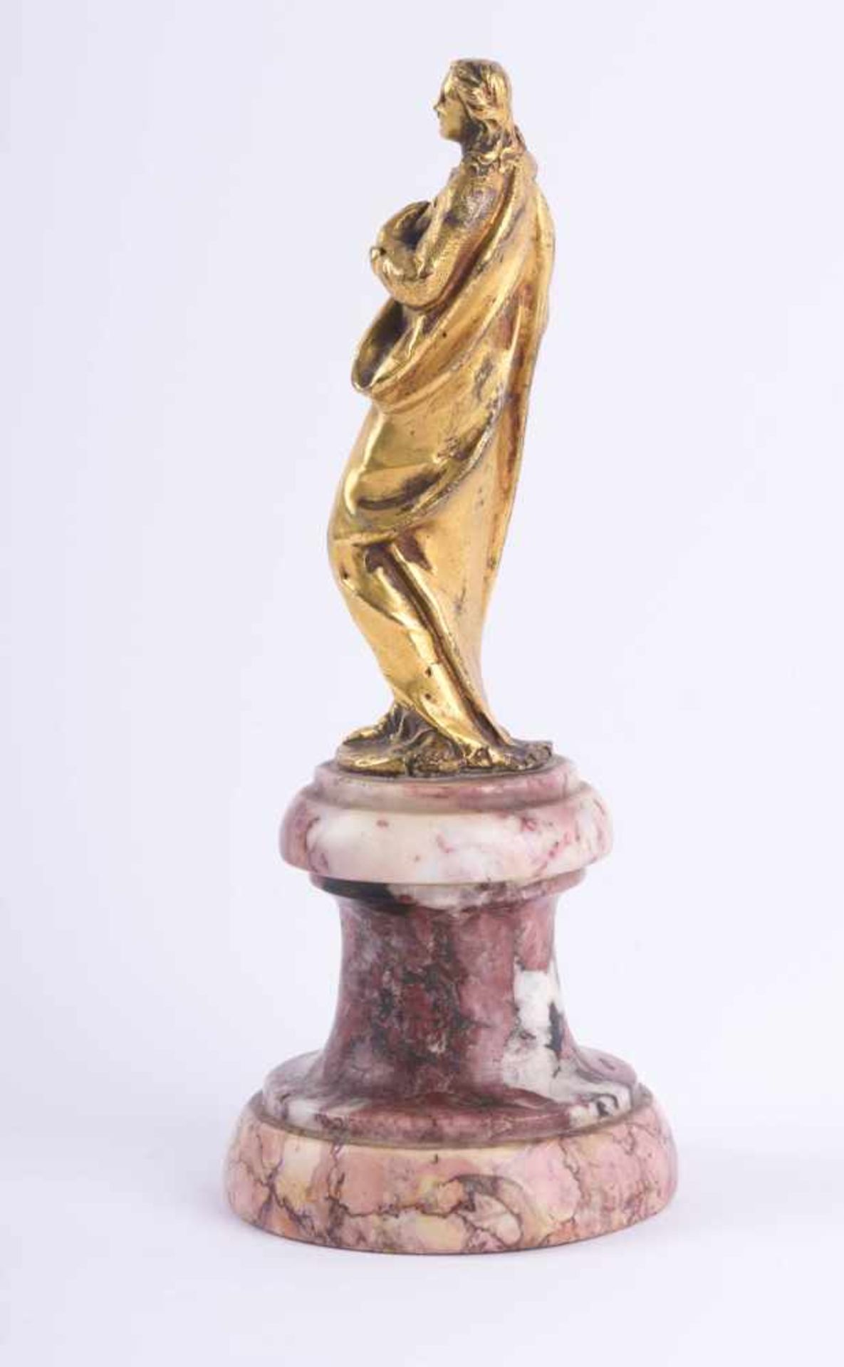 Venezianische Bronze 18. Jhd.Bronze feuervergoldet, Johannes der Täufer, auf Marmorsockel stehend, - Bild 3 aus 5