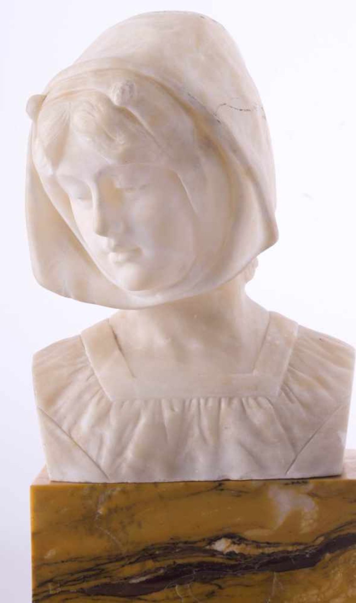 Künstler des 19. Jhd."Holländisches Mädchen"Skulptur-Volumen, Alabaster auf Marmorsockel, Gesamthöhe - Bild 2 aus 4