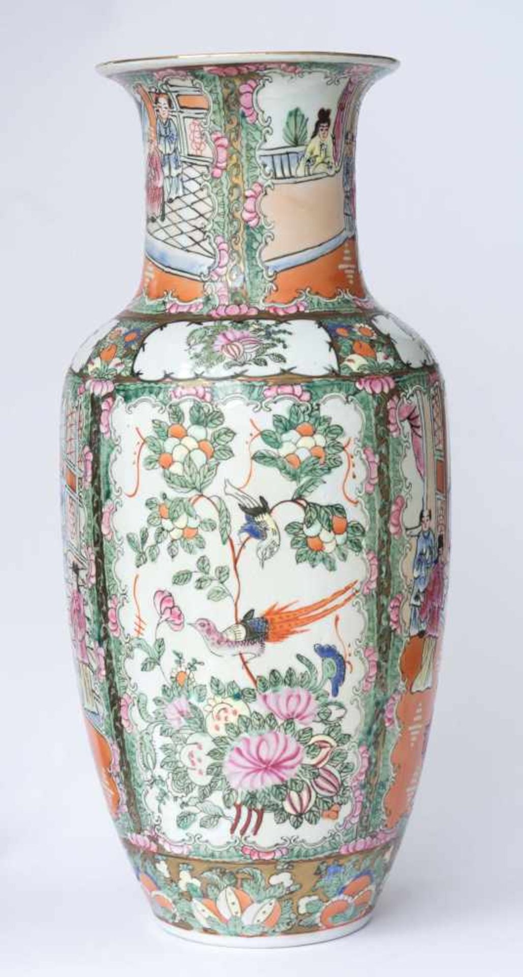 Vase China 20. Jhd.farbig und goldstaffiert, unterm Stand rote Siegelmarke, H: 40,5 cmVase China - Image 2 of 5