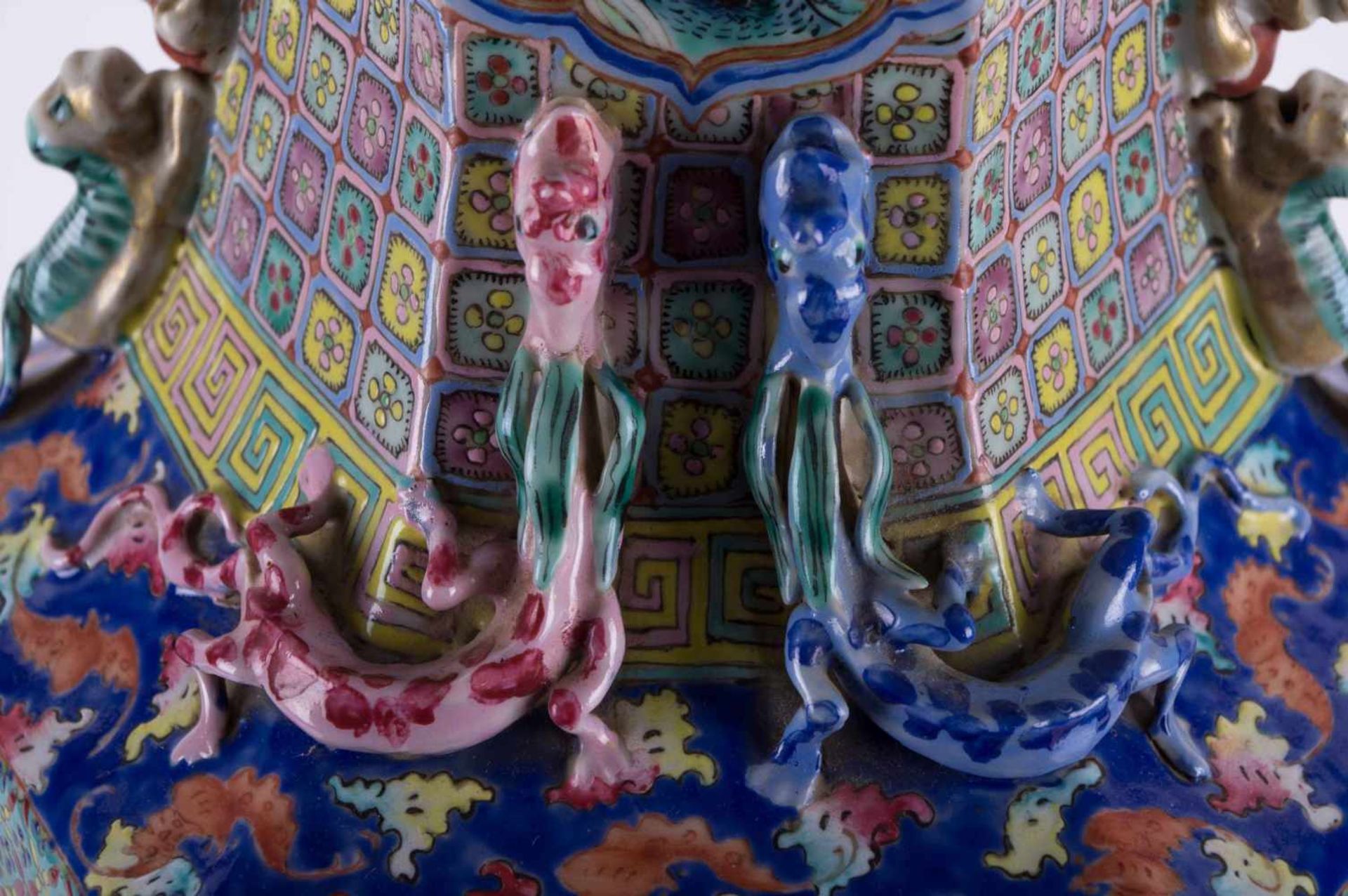 Paar prächtige Palastvasen China 18./19. Jhd. / Pair of splendid palace vases, China 18th/19th - Image 5 of 9