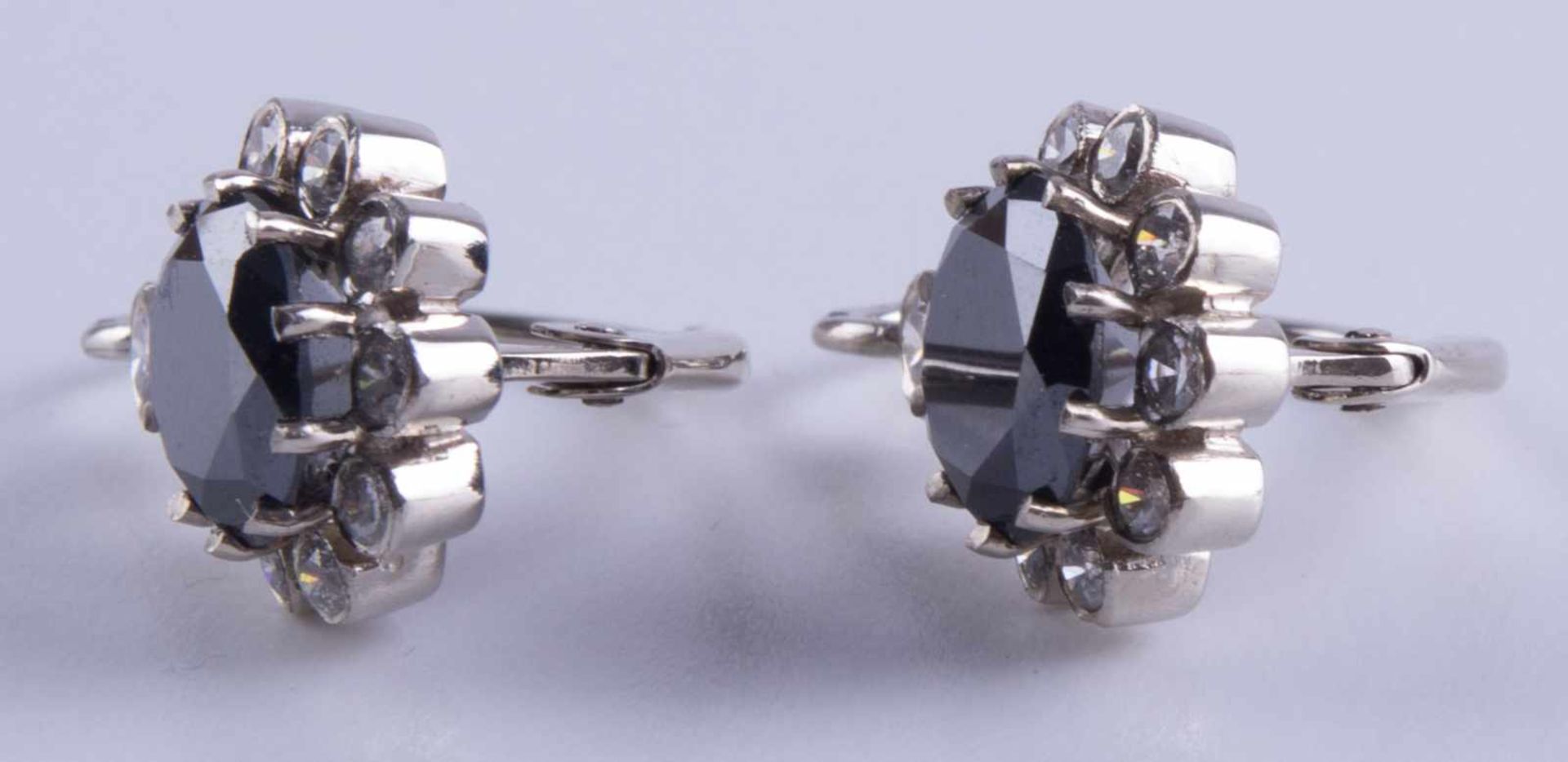 Paar Brillant-Ohrhänger / Pair of brilliant-earringsWG 585/000, 2 große Schwarze Diamanten - Bild 3 aus 4