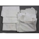 Posten Leibwäsche um 1920 weißes Leinen u. Baumwolle, Posten von 6 Unterkleidern u. Nachthemden in