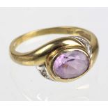 Amethyst Ring mit Brillanten - GG 333 in Gelbgold 333 (8 Karat) gearbeitet u. punziert, beidseitig