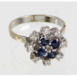 Saphir Ring mit Brillanten - WG 585 in Weißgold 585 (14 Karat) gearbeitet u. punziert, erhöhter