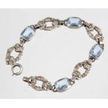 Art Deco Armband um 1920 in Silber 835 gearbeitet u. punziert, Armband mit 4 facettierten hellblauen